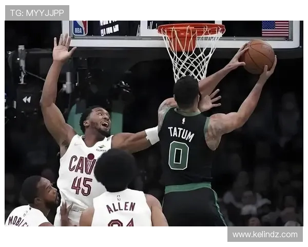 勇士力克凯尔特人迎来总决赛第二场胜利 上半场高潮迭起最终锁定胜局